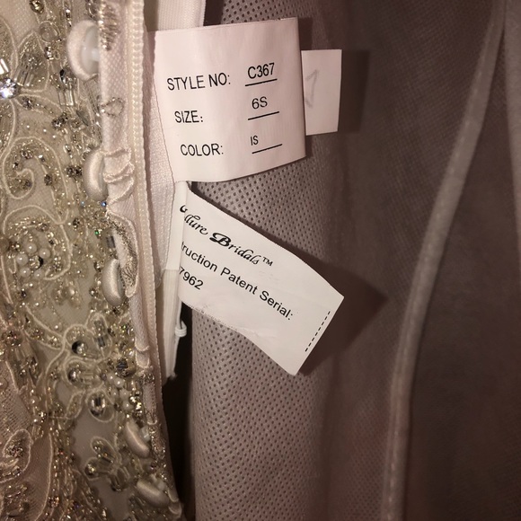 Wedding dress - Picture 5 of 8